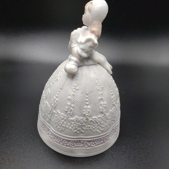 Vintage 1994 Lladro Porcelain Girl Woman Hand Bell Hand Made in Spain Communion - Picture 5 of 8
